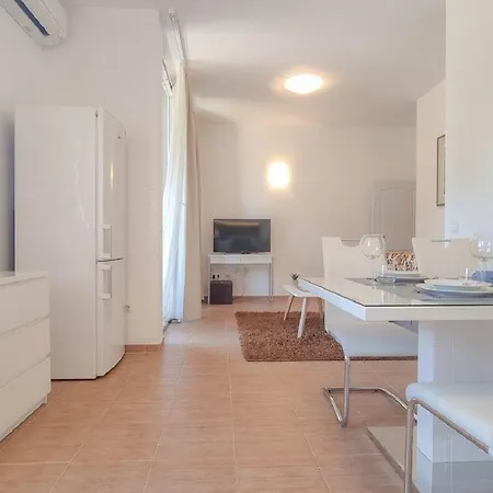 Neues Mit Privater Terrasse, Steingrill, Privatparkplatz, Wifi
